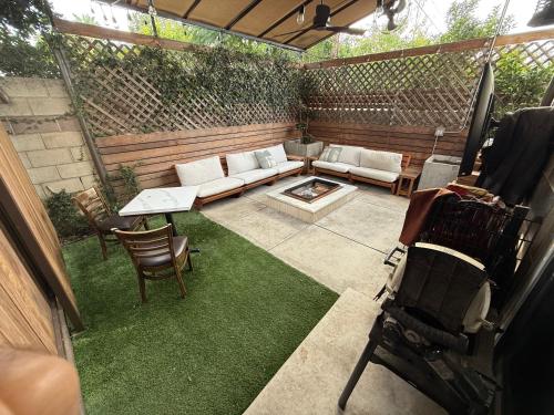 Tarzana Village Exquisite 1 Bed Oasis in Tarzana