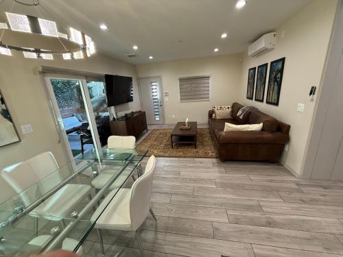 Tarzana Village Exquisite 1 Bed Oasis in Tarzana