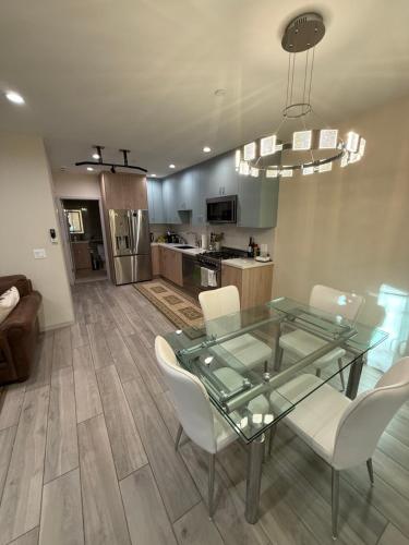 Tarzana Village Exquisite 1 Bed Oasis in Tarzana