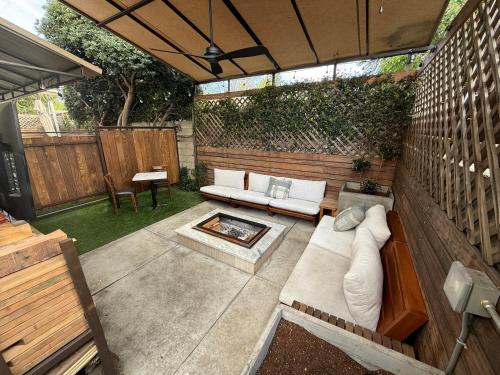 Tarzana Village Exquisite 1 Bed Oasis in Tarzana