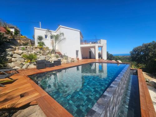 Villa architecte vue mer gîte à louer Forêt de Tova