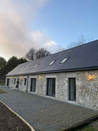 Maison Bretonne Rénovée, Gîte Les Oiseaux du Paradis (Maison Bretonne Renovee, Gite Les Oiseaux du Paradis) in Guern