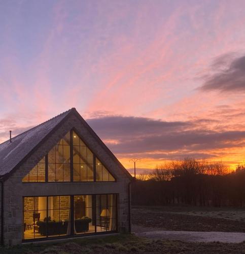 Maison Bretonne Rénovée, Gîte Les Oiseaux du Paradis (Maison Bretonne Renovee, Gite Les Oiseaux du Paradis) in Guern