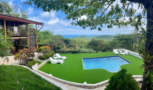Peaceful Hillside Villa with Stunning Views in Escamequita