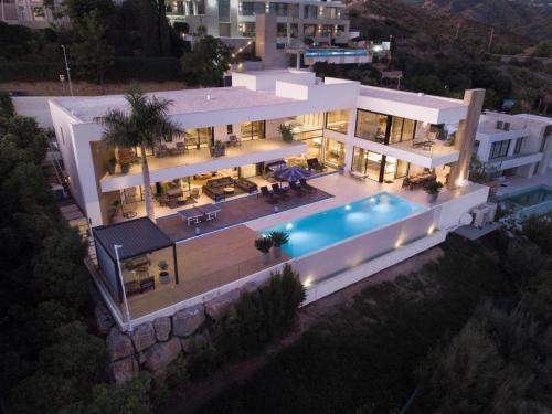 Villa Rabella - 5BR Luxury Seaviews Amenities