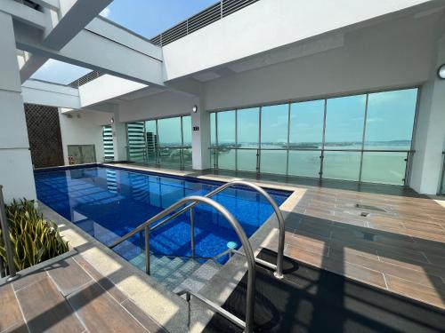 Large apartment in Puerto Santa Ana with parking
