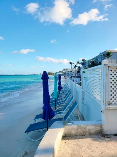 Beach, Seven Mile Beach Resort in Grand Cayman