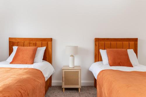 King of North Leeds - LS17 - Private Parking - Sleeps 10 in Near Center
