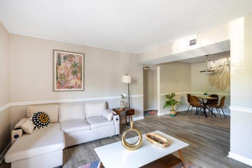 Cozy work & stay apartment in Birmingham – khách sạn tại Irondale