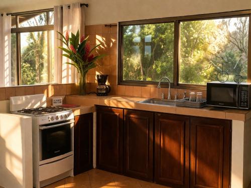 El Santuario Ecolodge - Hotel & Dorms in 洛斯納蘭霍斯