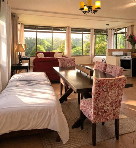 El Santuario Ecolodge - Hotel & Dorms in 洛斯納蘭霍斯