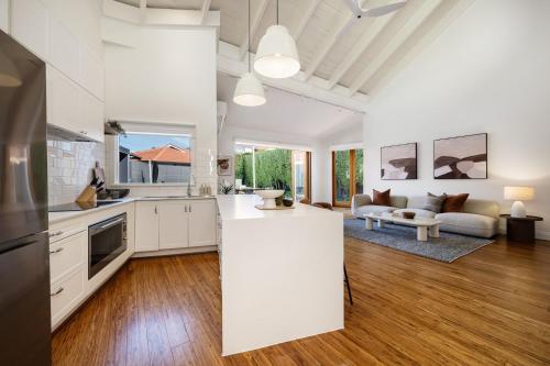 Baya of Hampton with solar heated pool in Brighton