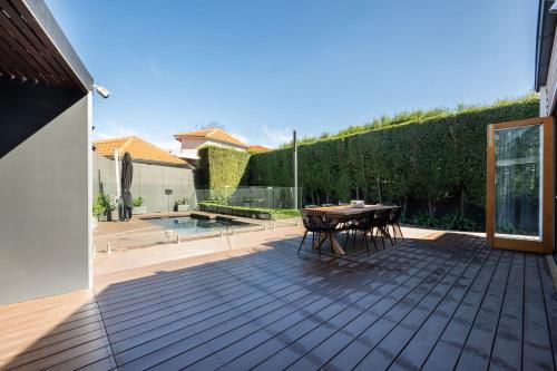 Baya of Hampton with solar heated pool in Brighton