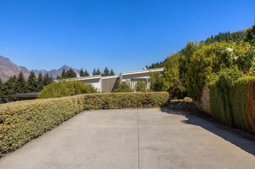 Walk to town 39A Alpine Chalet - image 2
