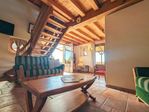 Gîte Pouligny-Notre-Dame, 2 pièces, 6 personnes - FR-1-591-332 (Maison de charme en Berry pres d'un golf & spa, jardin d'hiver, velos, animaux bienvenus - tout incl) in 普利尼諾特達姆