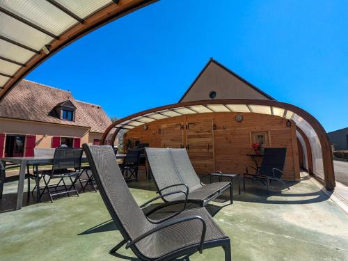 Gîte Pouligny-Notre-Dame, 2 pièces, 6 personnes - FR-1-591-332 (Maison de charme en Berry pres d'un golf & spa, jardin d'hiver, velos, animaux bienvenus - tout incl) in 普利尼諾特達姆