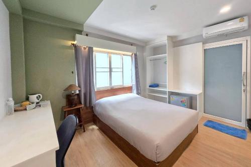 room detail thumbnail 0