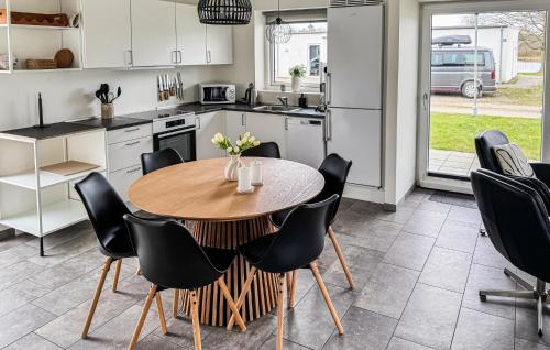 Kitchen, Lovely Home In Ringkøbing With Kitchen in Hee