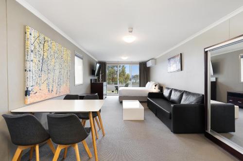 金達拜恩湖地平線酒店 (Horizons Lake Jindabyne ) in 金達拜恩