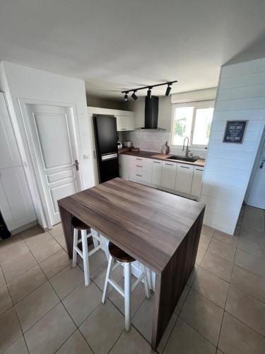 Sublime appartement T3 traversant idéalement situé (Sublime appartement T3 traversant idealement situe) in Petit-Bourg