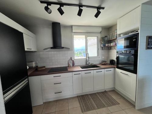 Sublime appartement T3 traversant idéalement situé (Sublime appartement T3 traversant idealement situe) in Petit-Bourg