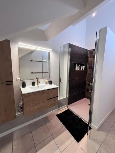 Kylpyhuone, Sublime appartement T3 traversant idéalement situé (Sublime appartement T3 traversant idealement situe) in Petit-Bourg