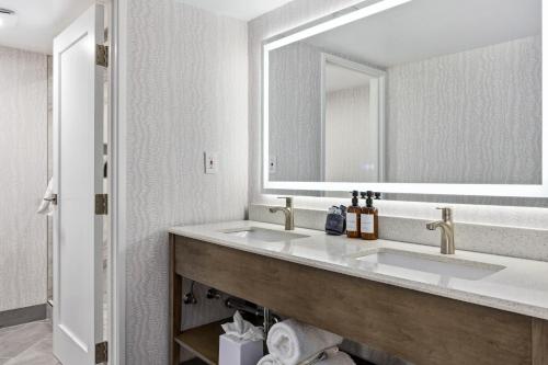 456 Embarcadero Inn & Suites Room Type - Mini Suite - Non Pet Friendly