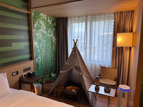room detail thumbnail 1