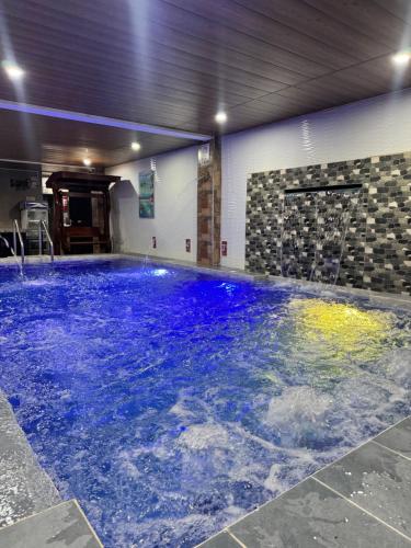 Swimming pool, Southsea Staycation-couple in Catandaan