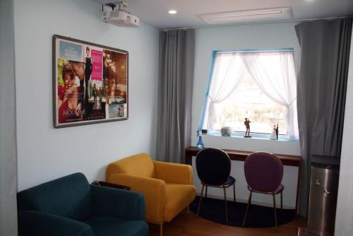 room detail thumbnail 1