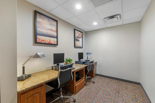 Best Western Plus Capital Inn - image 37