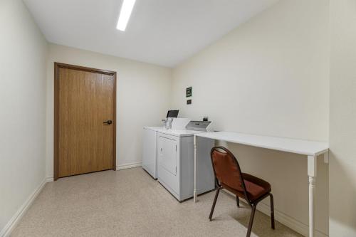 Best Western Plus Capital Inn - image 38