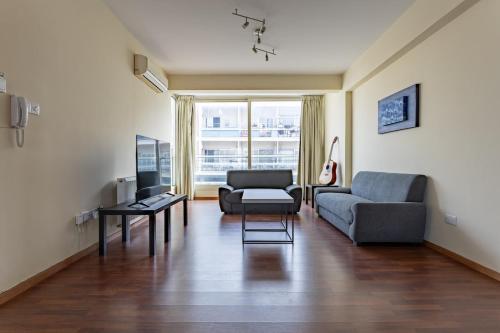 Central Nicosia 3-Bedroom Apartment with 2 Bathrooms – khách sạn tại Palouriotissa