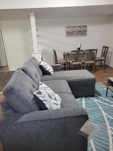 Executive Cozy 2bedroom Basement Suite