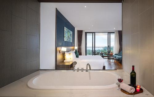 room detail thumbnail 2