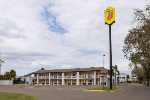 Super 8 by Wyndham Ellenton Bradenton Area in Ellenton, USA
