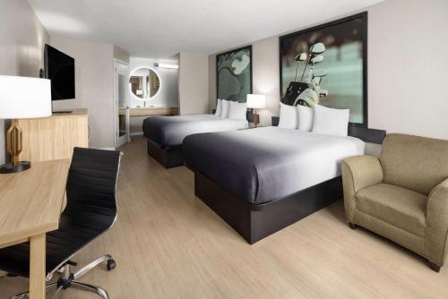 Super 8 by Wyndham Ellenton Bradenton Area in 埃倫頓