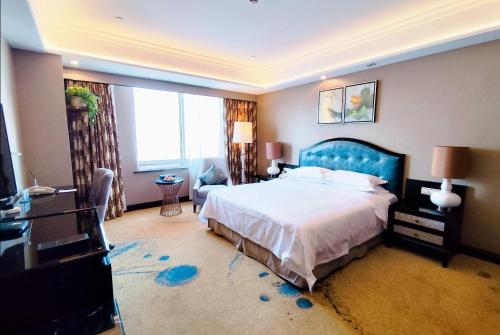 room detail thumbnail 1