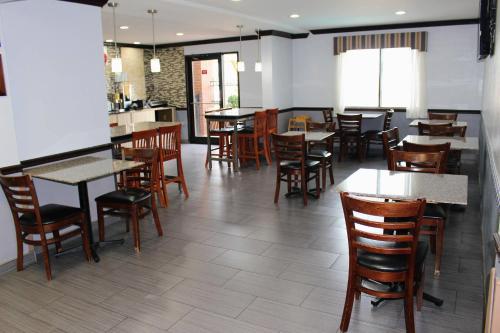 Quality Inn DFW Airport North - image 43