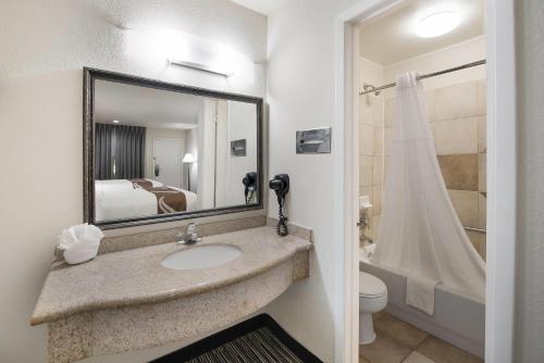 Quality Inn & Suites Lufkin - image 32