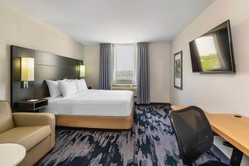 Quality Inn & Suites Winnipeg – Pembina Highway Room Type - King Room - Non-Smoking