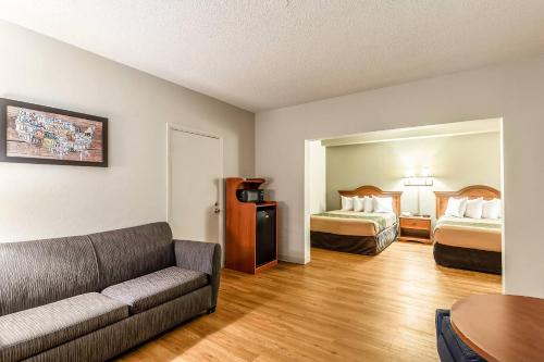 Econo Lodge Lake City North - image 39
