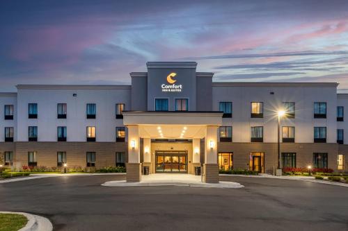 . Comfort Inn & Suites Clarkston Pine Knob Area