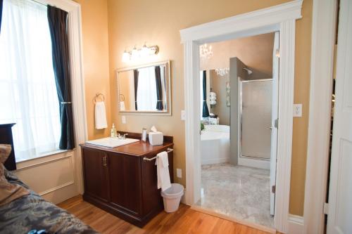 . Beacon Hotel Oswego