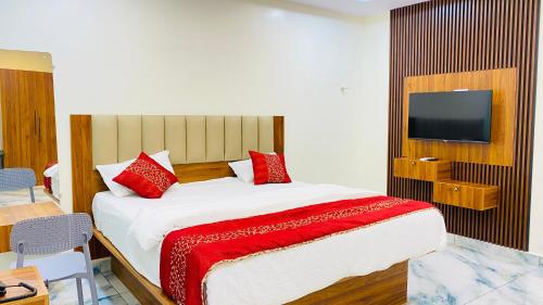 Hotel PR Royal in Bhimavaram