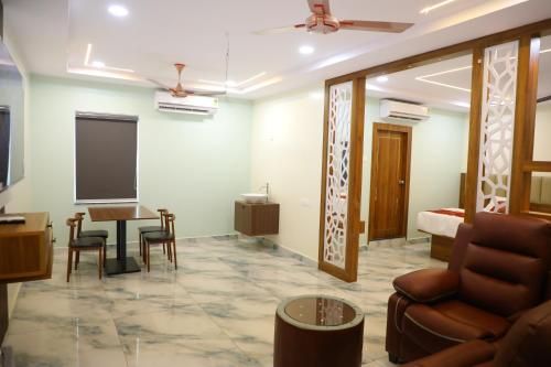 Hotel PR Royal in Bhimavaram