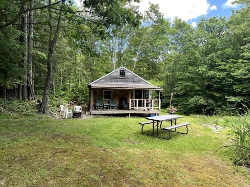 . Peaceful Woodland Retreat with Private Pond & Total Privacy in Glen Aubrey, New York