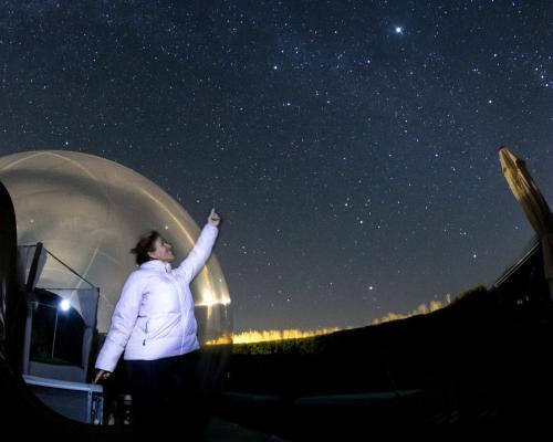 Luxury Bubble Retreat with Private Jacuzzi & Night Sky Views in Segovia, Spain in Muñoveros