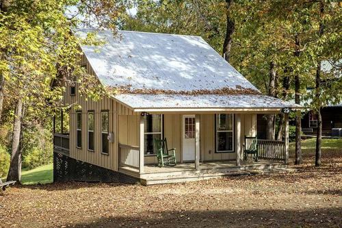 Peaceful Waterfront Cabin with Private Pond Near Zwolle, Louisiana