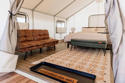 Secluded Sustainable Bell Tent Retreat with Private Decks Near Monticello, Utah in La Sal (UT)